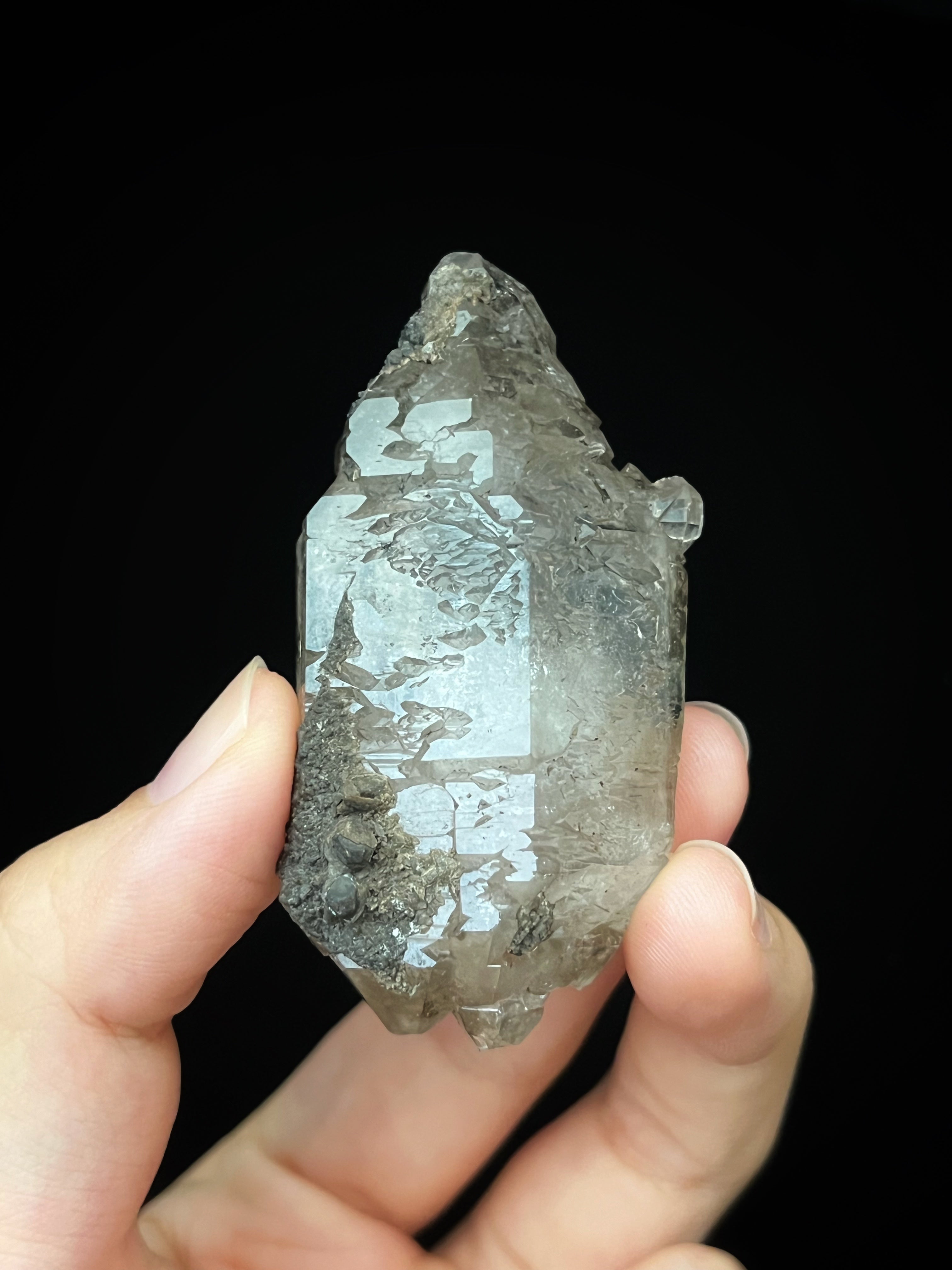 Chlorite skeletal quartz with multi-terminated tips and hollow structure from Namibia 1