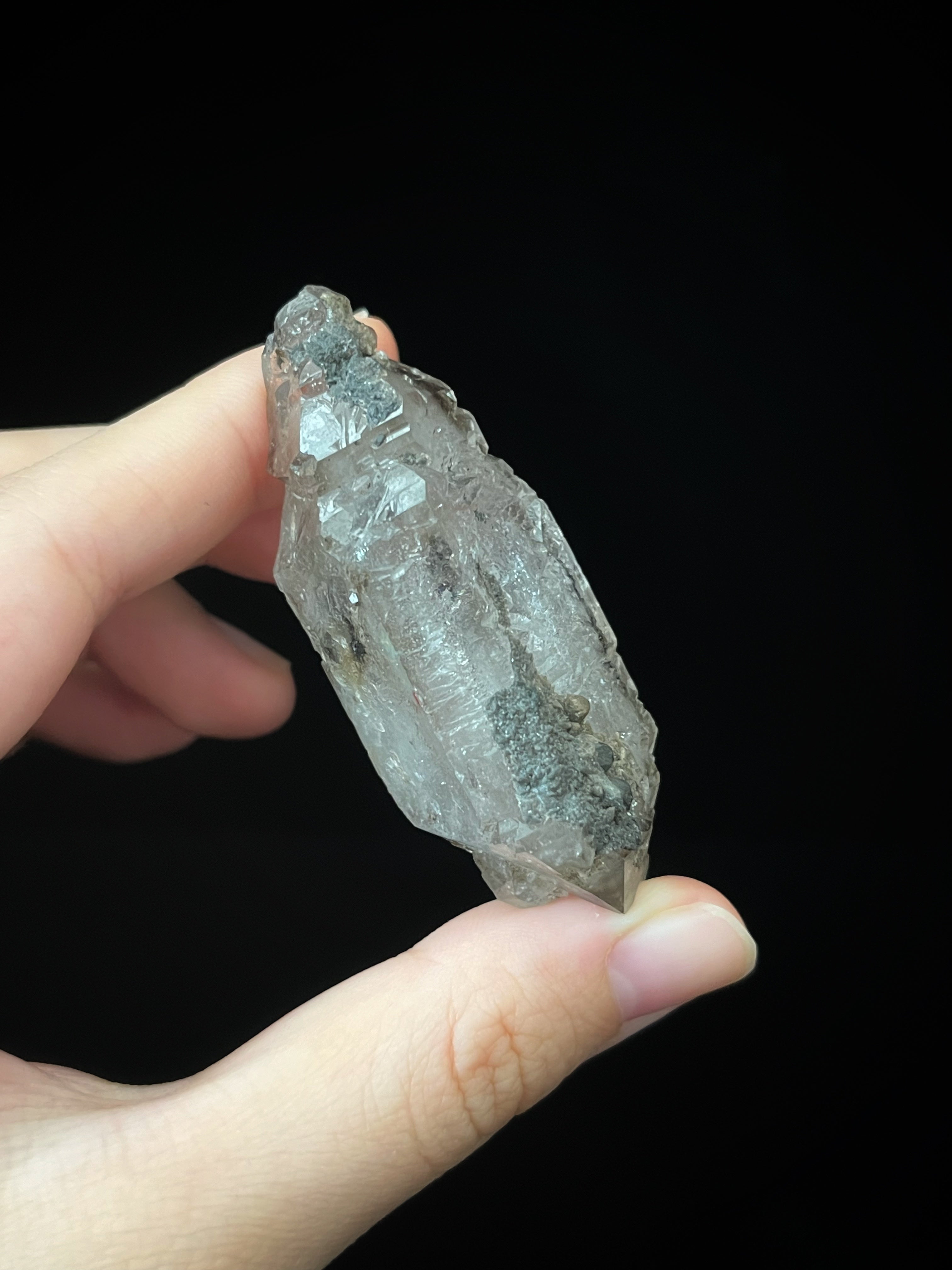 Chlorite skeletal quartz with multi-terminated tips and hollow structure from Namibia 3