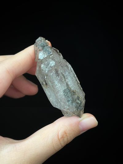 Chlorite skeletal quartz with multi-terminated tips and hollow structure from Namibia 3