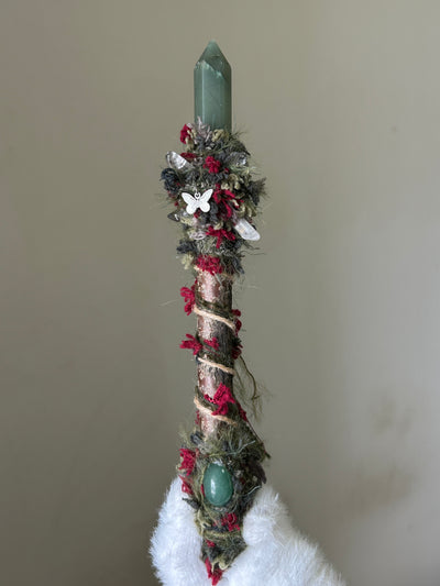 Front view of willow wand with green aventurine point and moss wrap